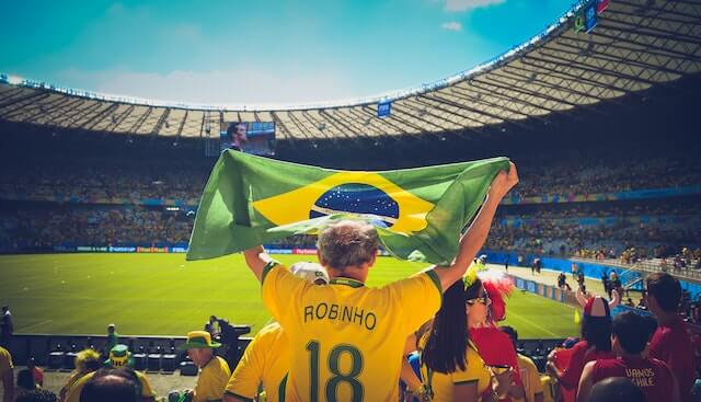 torcedor no estádio do brasil